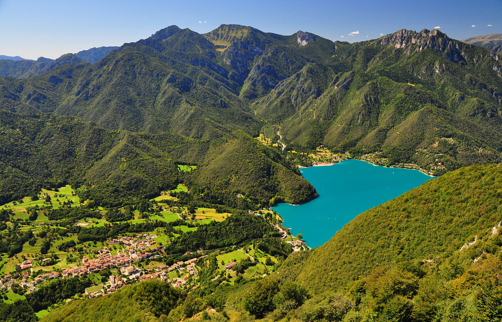 il Lago di Ledro, tra i laghi del trentino famosi per la loro storia millenaria